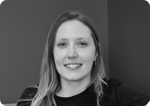 Black and white image of a woman (Scarlet, UX/UI designer at Systemseed) smiling.